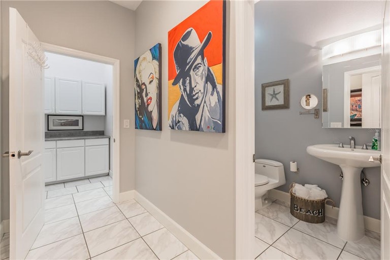 Photo 34 of 51 - 9924 Gulf Blvd, Treasure Island, FL 33706