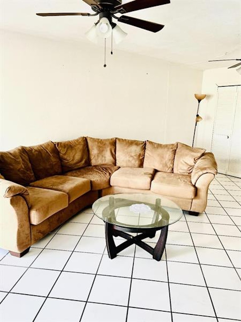 Photo 7 of 17 - 4250 37th St S #7, Saint Petersburg, FL 33711
