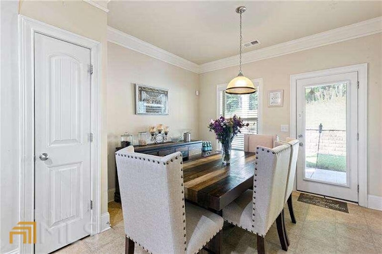 Photo 8 of 24 - 651 Silver Oak Dr, Dallas, GA 30132