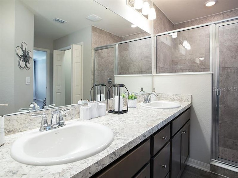 Photo 10 of 15 - 7148 Twisting Pines Loop, Zephyrhills, FL 33541