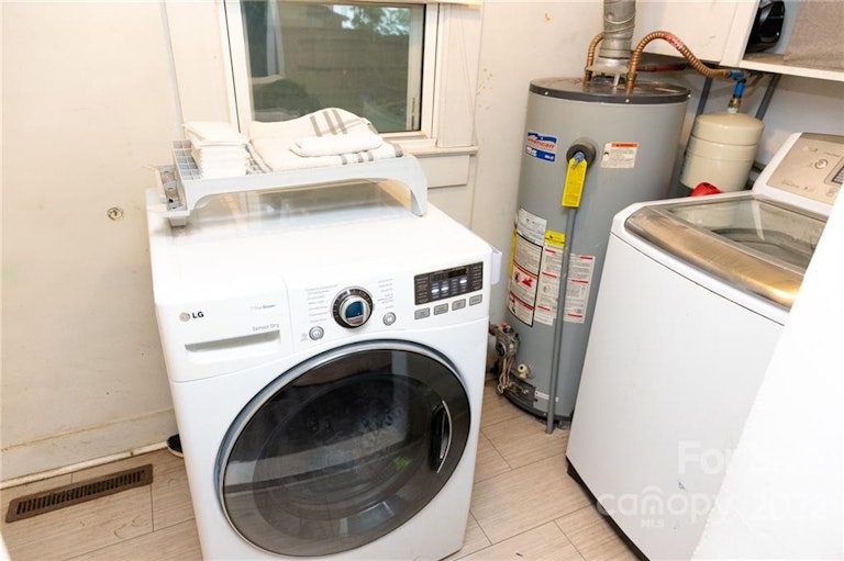 Photo 16 of 20 - 407 E 11th St, Kannapolis, NC 28083