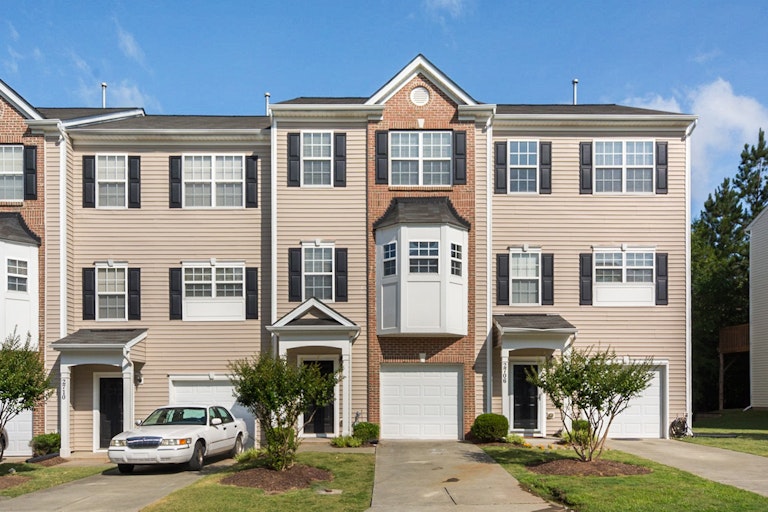 Photo 1 of 16 - 2708 Wyntercrest Ln, Durham, NC 27713