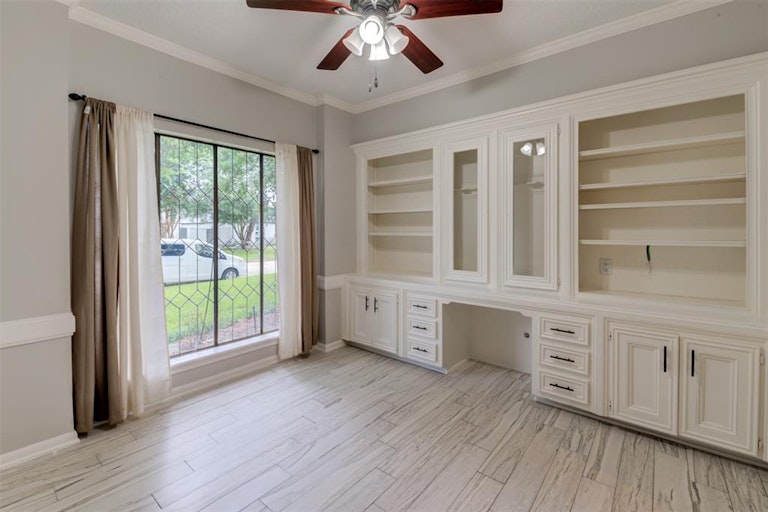 Photo 12 of 26 - 931 Daria Dr, Houston, TX 77079