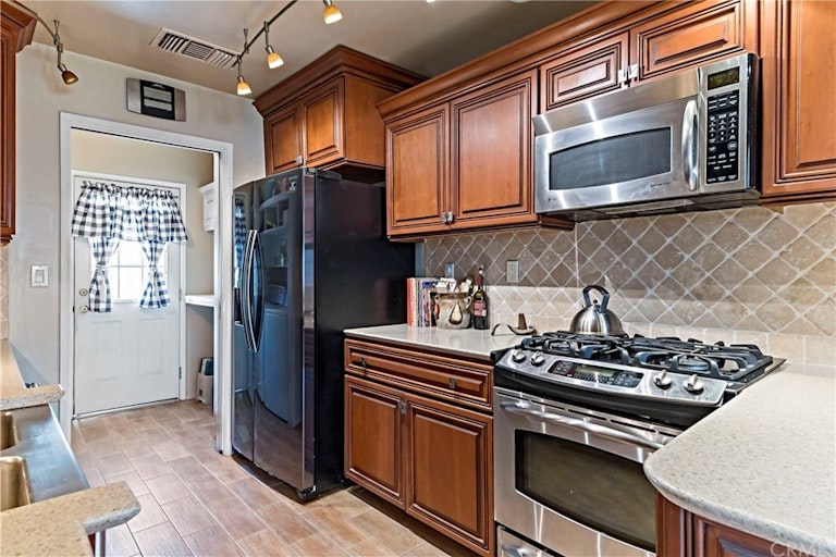 Photo 12 of 37 - 19002 E Haltern Ave, Glendora, CA 91740
