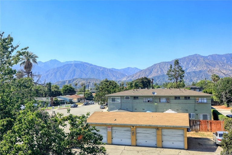 Photo 27 of 32 - 1420 S Primrose Ave Unit C, Monrovia, CA 91016