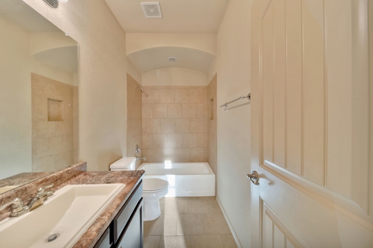 Photo 24 of 26 - 917 Iona Dr, Fort Worth, TX 76120