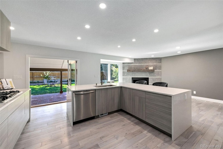 Photo 4 of 38 - 4459 S Xavier St, Denver, CO 80236