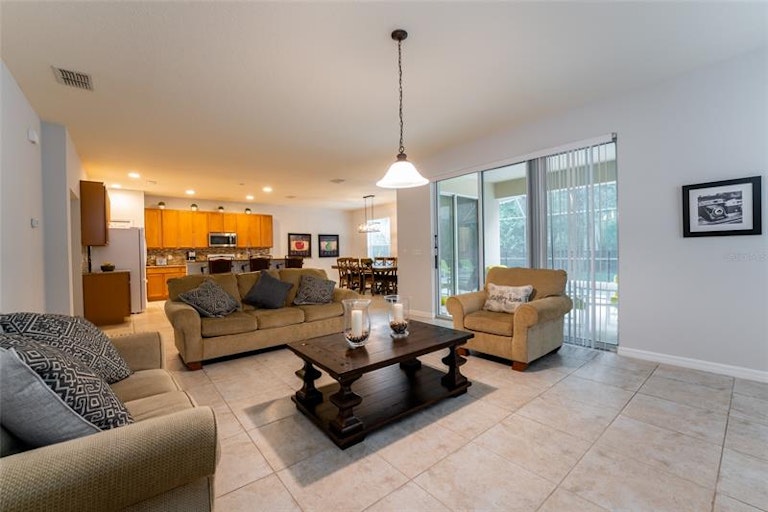 Photo 12 of 28 - 240 Las Fuentes Dr, Kissimmee, FL 34746