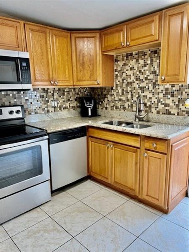 Photo 11 of 23 - 371 S Grant St, Longwood, FL 32750