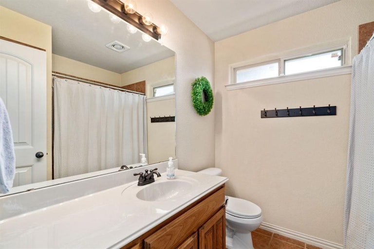 Photo 20 of 31 - 5932 Ridgecrest Dr, Watauga, TX 76148