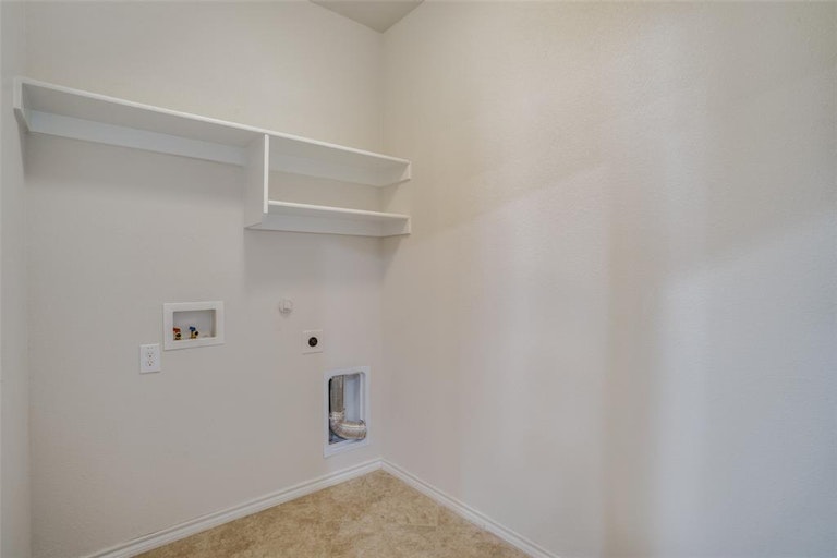 Photo 9 of 35 - 2832 Saddle Creek Dr, Fort Worth, TX 76177