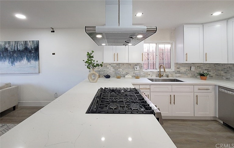 Photo 13 of 35 - 1720 W 59th St, Los Angeles, CA 90047