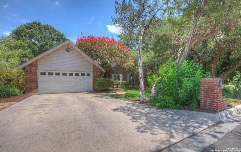 Photo 2 of 48 - 1820 Cypress Rapids Dr, New Braunfels, TX 78130
