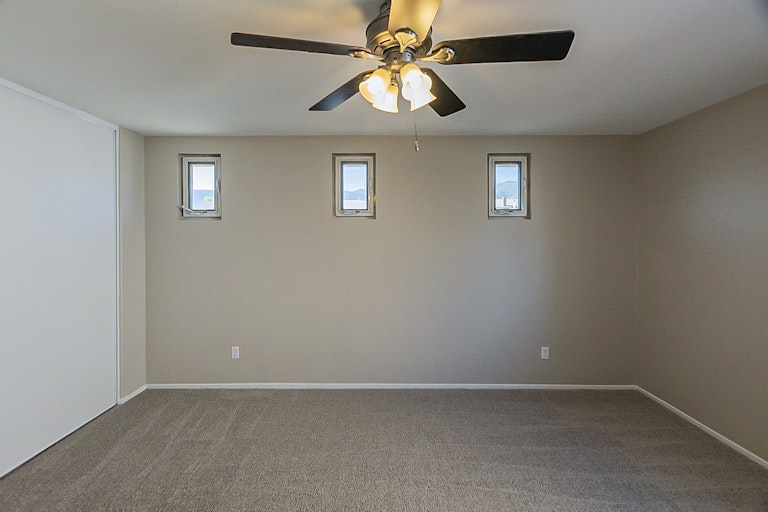Photo 27 of 33 - 363 Selkirk Dr, Corona, CA 92881