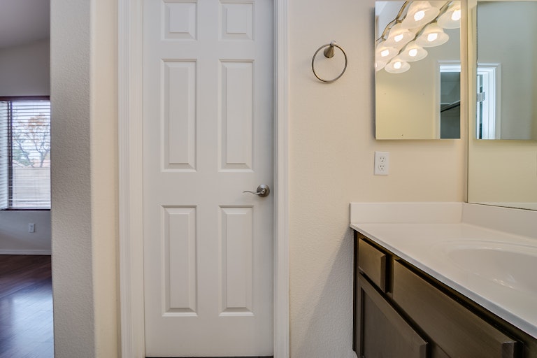 Photo 14 of 22 - 2416 S Navajo Way, Chandler, AZ 85286