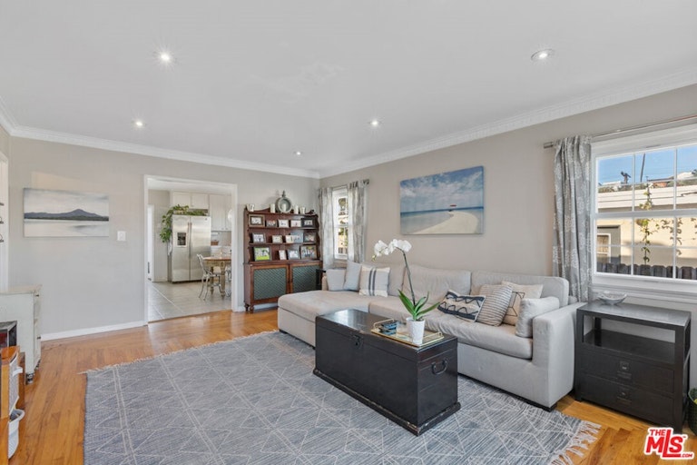 Photo 4 of 25 - 411 Campdell St, Playa Del Rey, CA 90293