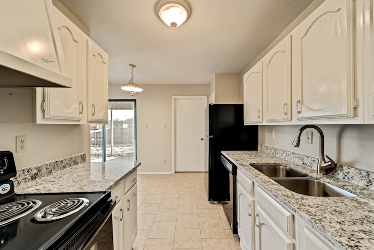 Photo 11 of 28 - 708 Green Canyon Dr, Mesquite, TX 75150