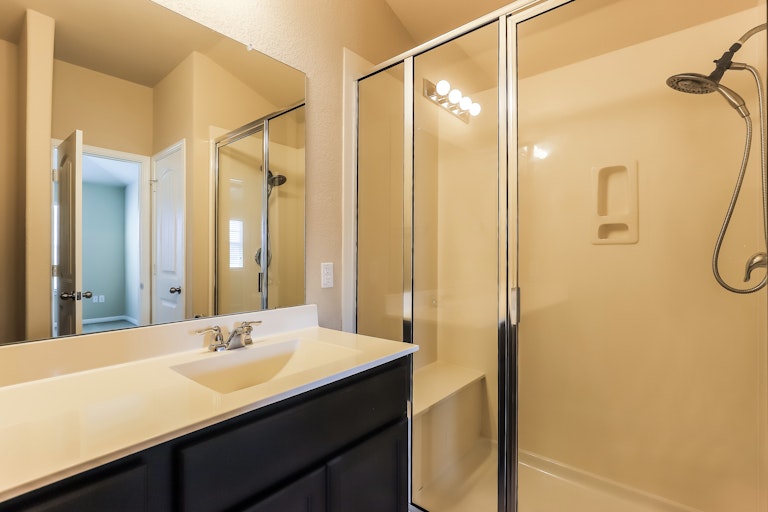 Photo 4 of 25 - 317 Crater Lake Dr, Pflugerville, TX 78660