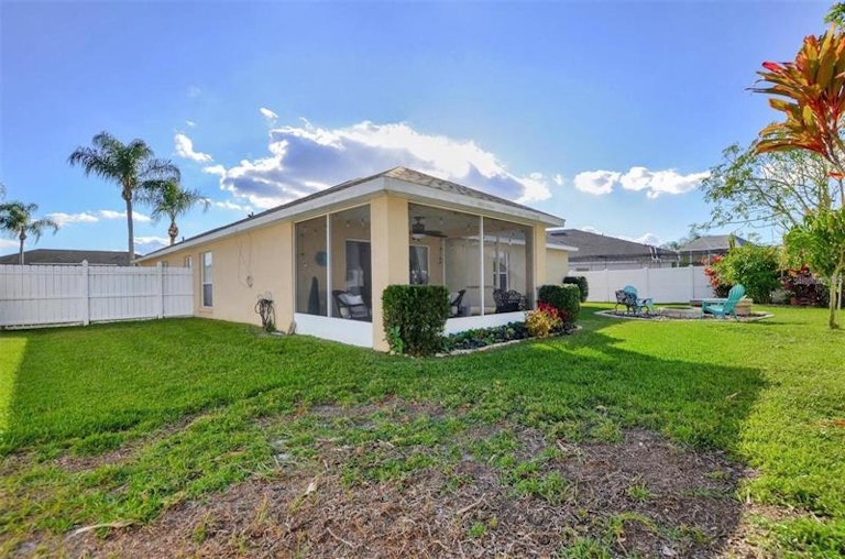 Photo 22 of 30 - 22328 Red Jacket Ln, Land O Lakes, FL 34639