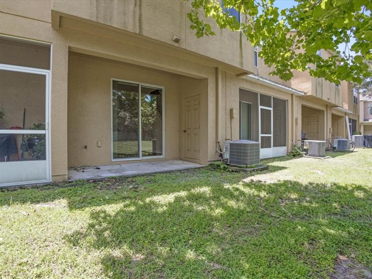 Photo 27 of 30 - 8818 Red Beechwood Ct, Riverview, FL 33578