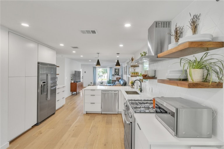 Photo 9 of 25 - 3014 E 12th St, Austin, TX 78702