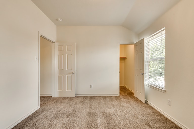 Photo 32 of 37 - 229 Willowlake Dr, Little Elm, TX 75068