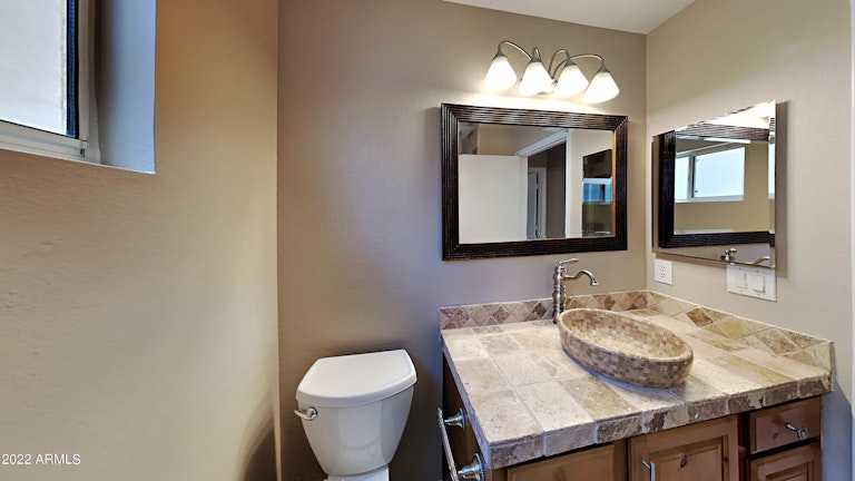 Photo 10 of 12 - 2527 E Taro Ln, Phoenix, AZ 85050