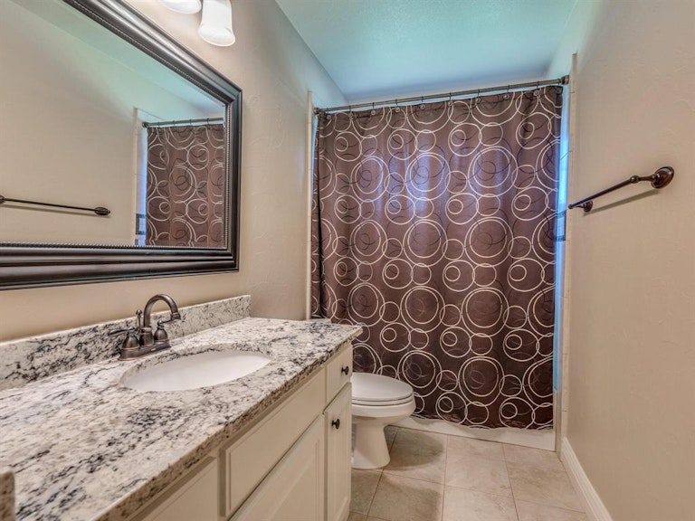 Photo 24 of 32 - 2524 Oak Brook Dr, Bedford, TX 76021