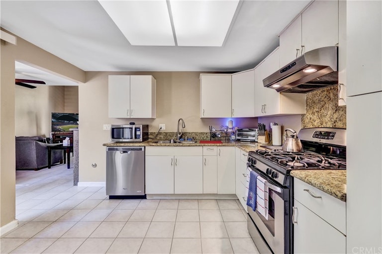 Photo 11 of 31 - 1974 E Lynwood Dr #2B, San Bernardino, CA 92404