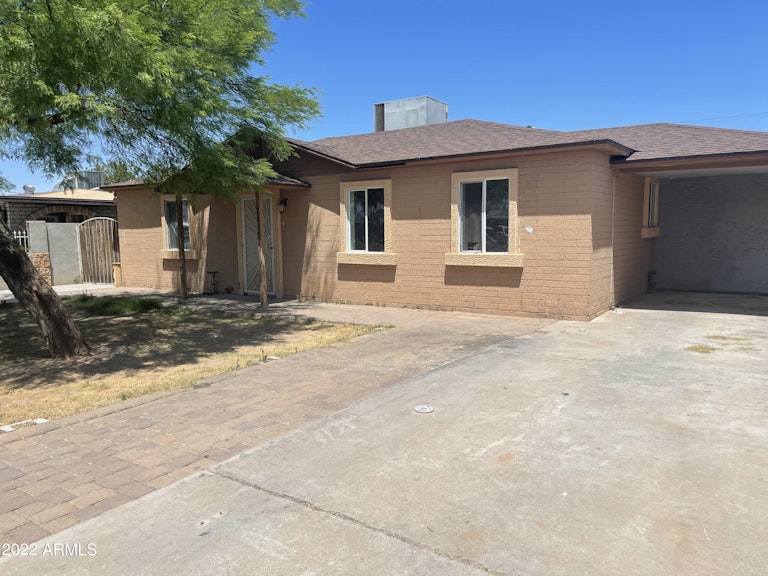 Photo 2 of 20 - 2912 W McKinley St, Phoenix, AZ 85009