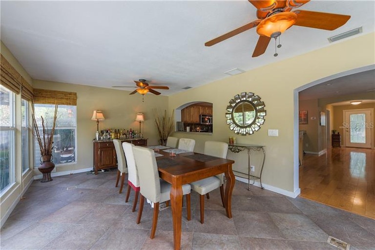 Photo 10 of 24 - 1266 Juliana Pl, Orlando, FL 32807