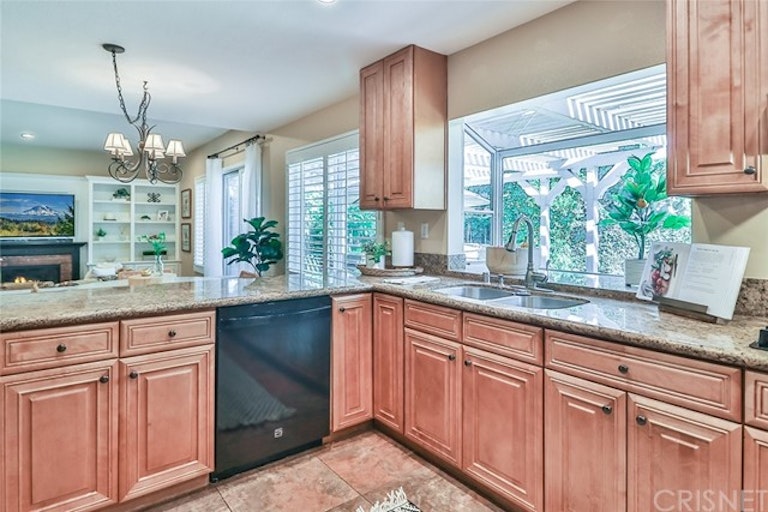 Photo 19 of 75 - 4077 Bending Oak Ct, Moorpark, CA 93021