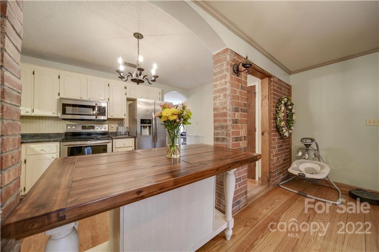 Photo 16 of 47 - 5802 Hillcrest Cir, Indian Trail, NC 28079