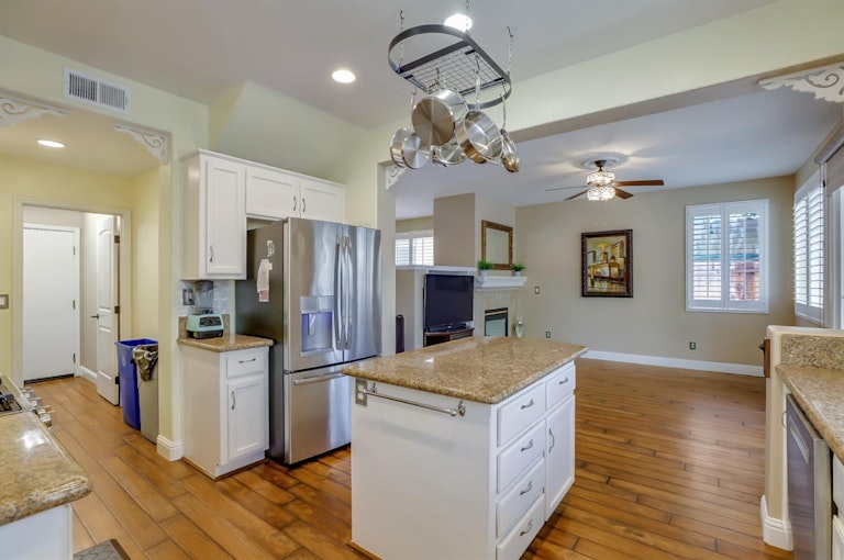 Photo 16 of 54 - 5071 Tuckerman Way, Sacramento, CA 95835