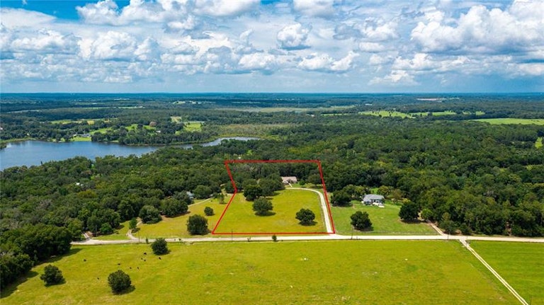 Photo 5 of 95 - 31949 Amberlea Rd, Dade City, FL 33523