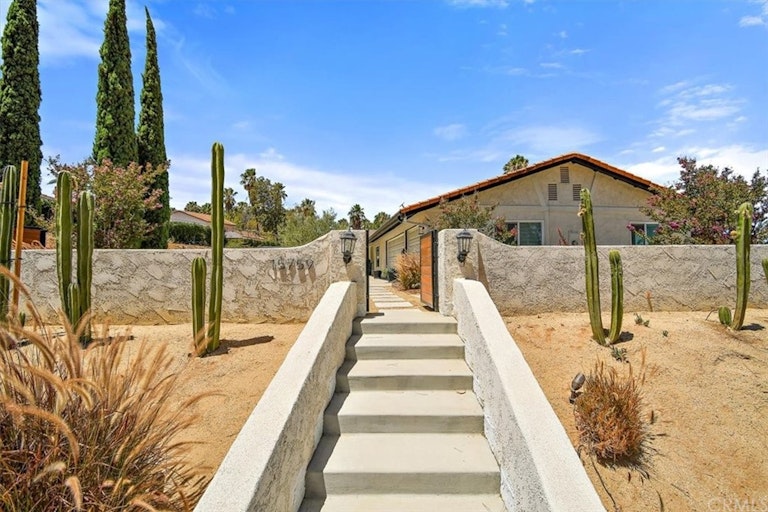 Photo 6 of 60 - 15759 Saddleback Rd, Riverside, CA 92506