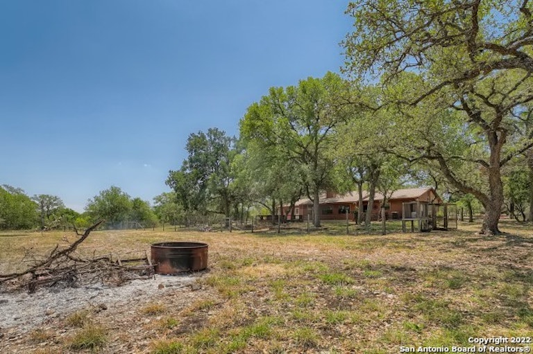 Photo 34 of 38 - 1122 Crescent Hill Dr, San Antonio, TX 78253