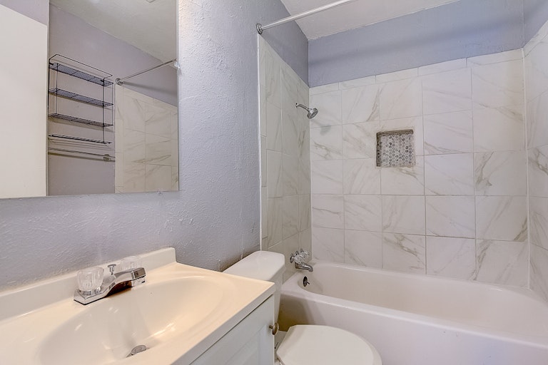Photo 20 of 36 - 6363 Godfrey Ave, Dallas, TX 75217