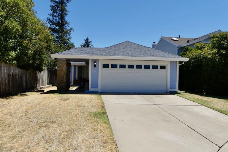 Photo 1 of 13 - 8001 Ruxton Ct, Sacramento, CA 95828