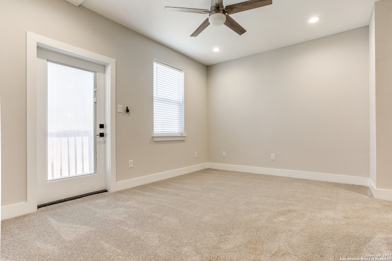 Photo 4 of 26 - 1618 W Lawndale Dr #5, San Antonio, TX 78209