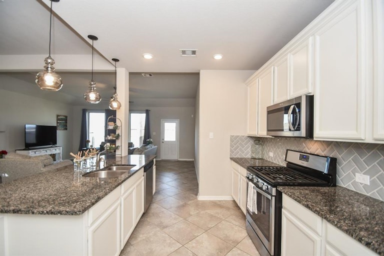 Photo 15 of 37 - 5206 Rue Dela Croix Dr, Katy, TX 77493