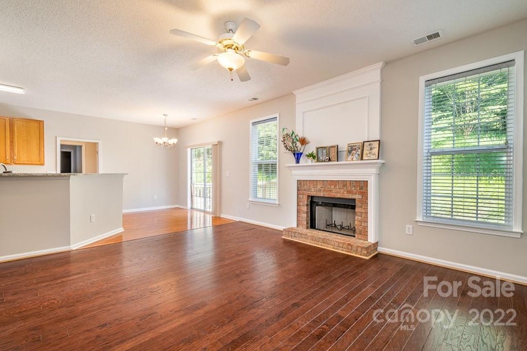 Photo 18 of 37 - 14200 Queens Carriage Pl, Charlotte, NC 28278