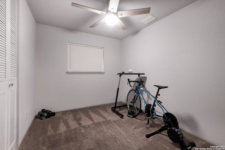Photo 18 of 22 - 7434 Fieldgate Dr, San Antonio, TX 78227