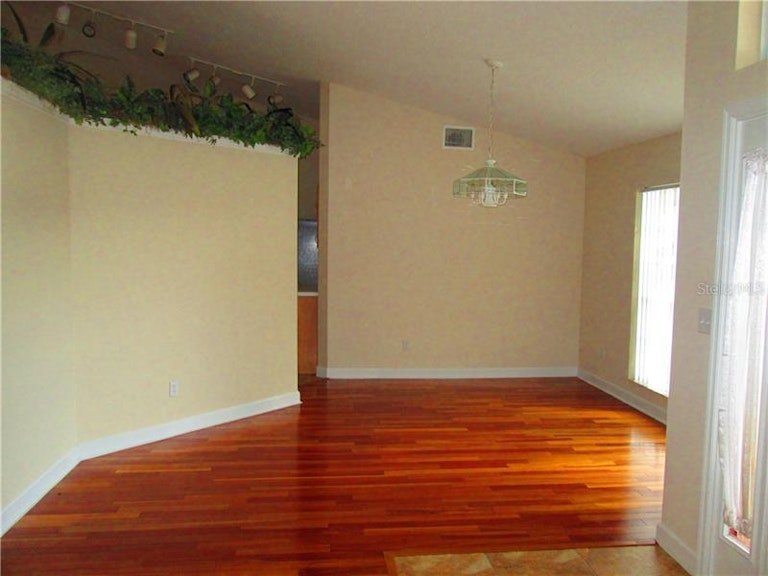 Photo 5 of 25 - 33211 Lake Bend Cir, Leesburg, FL 34788