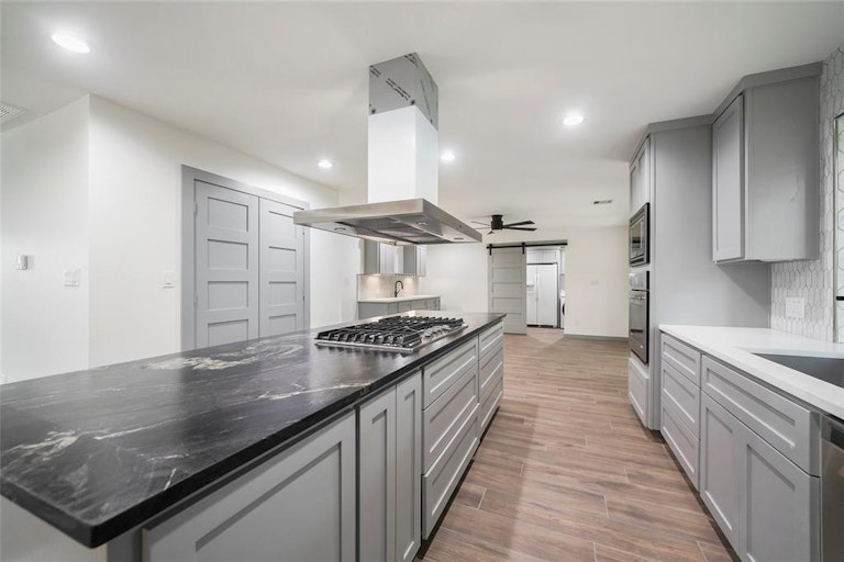 Photo 10 of 31 - 5402 Enchanted Mist Dr, Humble, TX 77346