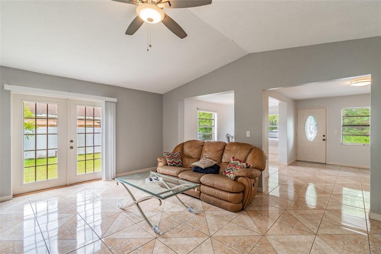 Photo 7 of 40 - 8107 N Lois Ave, Tampa, FL 33614