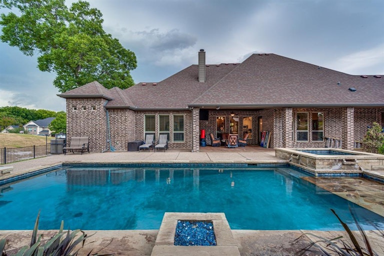 Photo 31 of 39 - 3911 Shiloh Trl, Midlothian, TX 76065