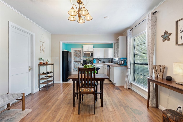 Photo 9 of 28 - 900 Clearfork St, Lockhart, TX 78644