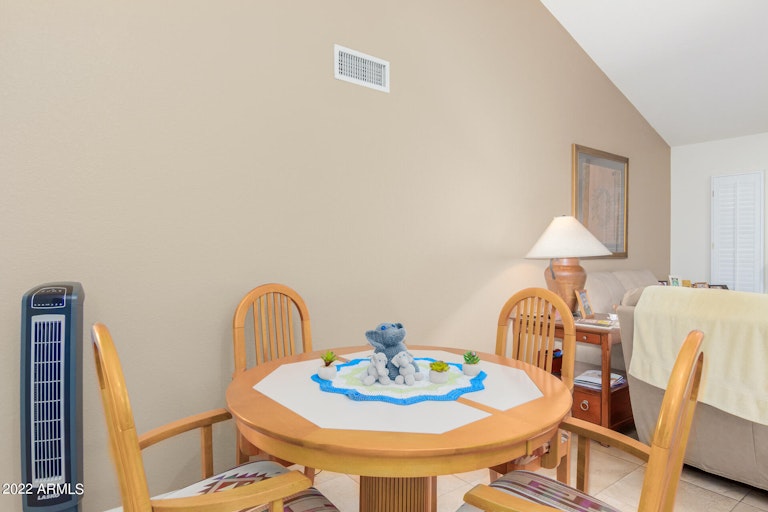 Photo 14 of 32 - 10424 E Cinnabar Ave, Scottsdale, AZ 85258