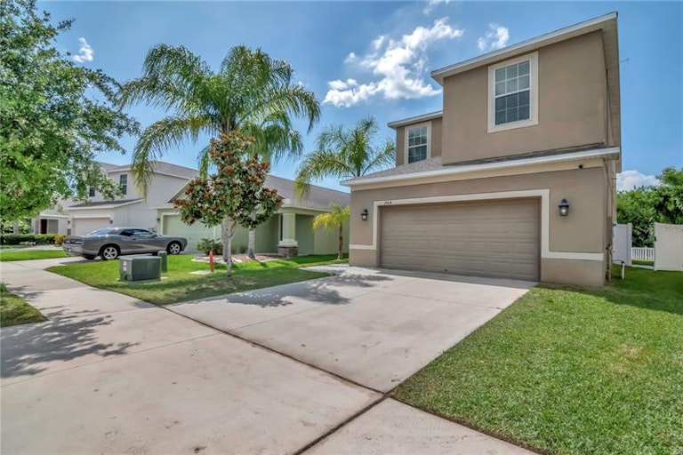 Photo 2 of 47 - 1964 Hawks View Dr, Ruskin, FL 33570